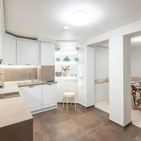 Sovereign Oasis 2br Central Apt *