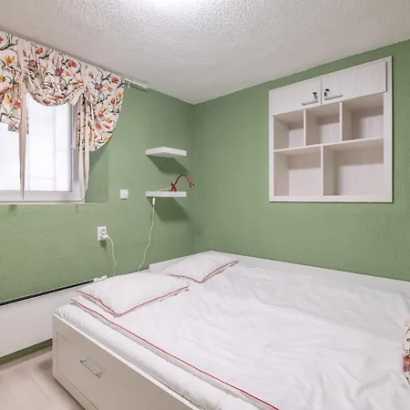 Sovereign Oasis 2br Central Apt Апартамент София